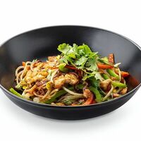 Индонезийская лапша Мантра карри в BAO Noodles & Sushi Bar