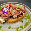 Брускетта с ростбифом и вялеными томатами в Eat Me Cafe по цене 760