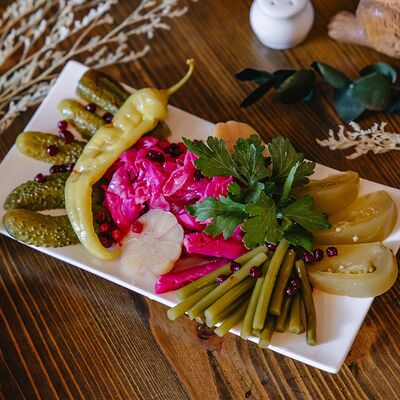 Тарелка солений в Хинкали Мишлен по цене 590 ₽