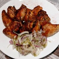 Куриные крылья в Левон