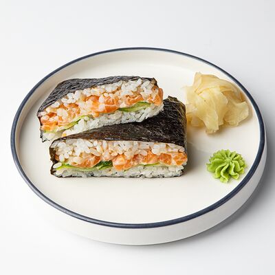 Онигири лосось спайси и огурец в Avo kitchen & bar по цене 390 ₽