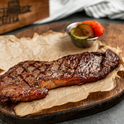 Стейк Чак-Ролл в КрафтБургерБар по цене 875 ₽