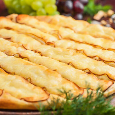 Хачапури с копченым сыром в Пряности & Радости на Московском по цене 490 ₽