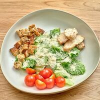 Цезарь с курицей в Местные