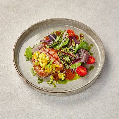 Стейк из тунца в Пеперончино по цене 795 ₽