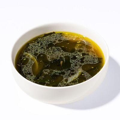 Суп из морских водорослей с говядиной Миеккук в Kimbox - Корейская кухня по цене 350 ₽