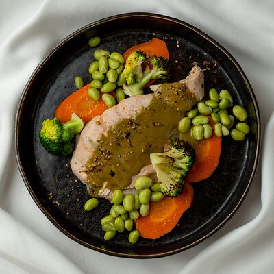 Индейка с овощами гриль и соусом карри в Hamster по цене 1350 ₽