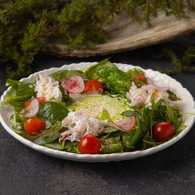 Салат с крабом и заправкой из кофейного йогурта в Пилигрим по цене 940 ₽