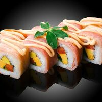Ролл с беконом в Sushi & More