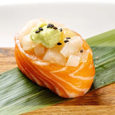 Гребешок в лососе в Dodici Seafood по цене 620 ₽