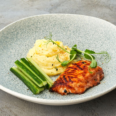 Копченый лосось с пюре в Mojo по цене 750