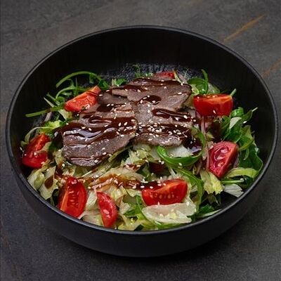 Салат с говядиной в Pho Tom по цене 490 ₽