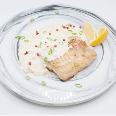 Треска в сливочно-луковом соусев Суши едут по цене 810 ₽