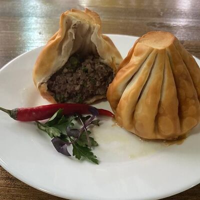 Жареные хинкали говядина с зеленью в Хинкальная Едим вкусно по цене 145 ₽