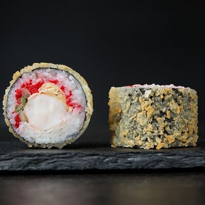 Ролл темпура с креветками в Loca Pizza по цене 660 ₽