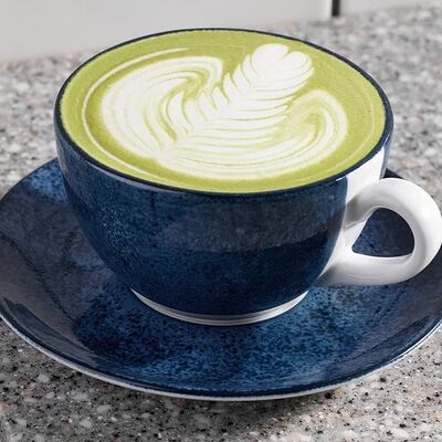 Матча на миндальном молоке в People по цене 430 ₽