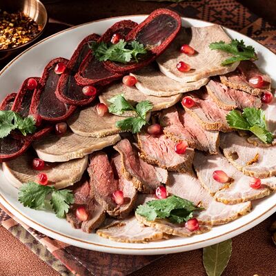 Ассорти из мясных закусок в Джонджоли по цене 2100 ₽