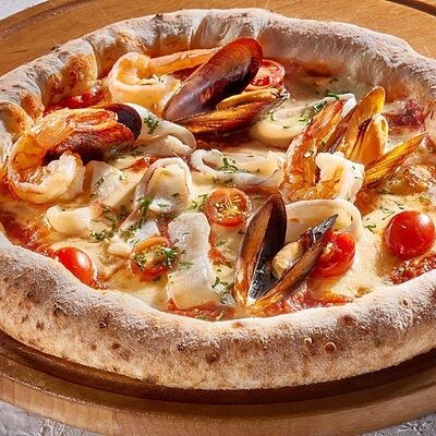 Пицца с фаршированным бортом с Морепродуктами в Pizzarella36 по цене 1290 ₽