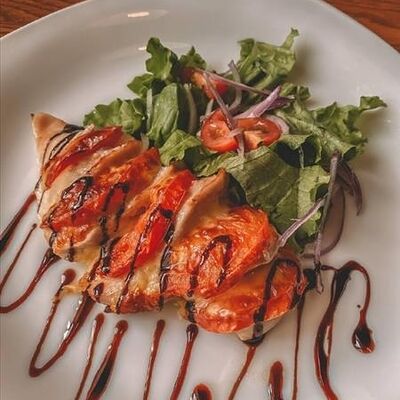 Курица Капрезе в Соль & Перец по цене 517 ₽