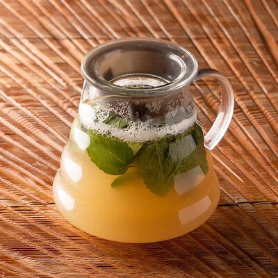 Имбирный чай с мятой и каффрским лаймом в Горыныч по цене 580 ₽