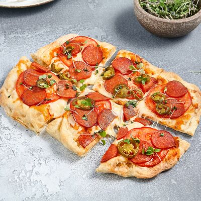 Пицца с пепперони и халапеньо в Гастробар DOM по цене 790