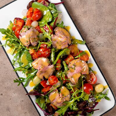 Салат с ростбифом в Местные по цене 1190 ₽