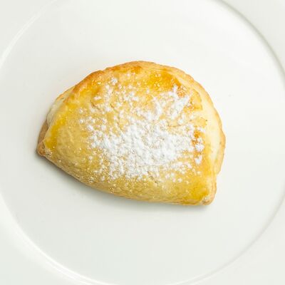 Сочник с творогом в Романовская пекарня по цене 190 ₽