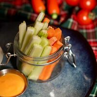 Овощи крудите в Harats pub