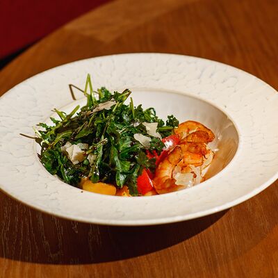 Салат Brera с руколой, креветками и песто из травв Brera по цене 850 ₽