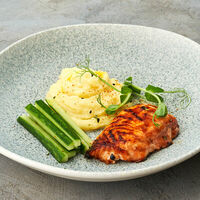 Копченый лосось с пюре в Mojo