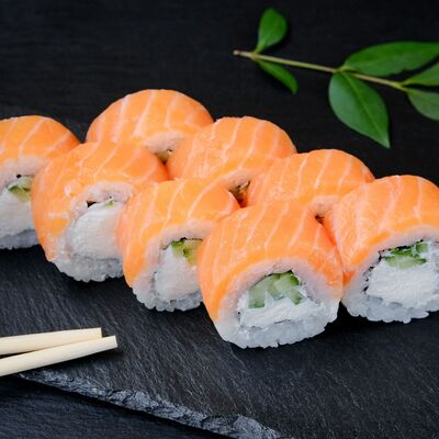 Ролл Филадельфия с огурцом в Sёmga по цене 579