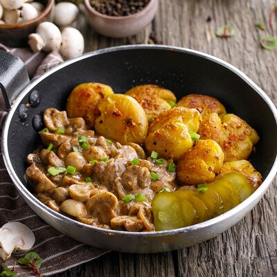 Грибы по-строгановски с мятым картофелем в Пряности & Радости на Васильевском по цене 520