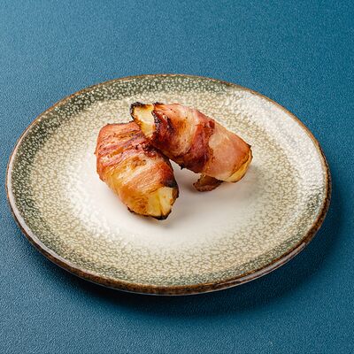 Картофель запеченный в беконе в Мираж по цене 210 ₽