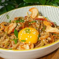 Лапша удон с креветками в Eva bistro