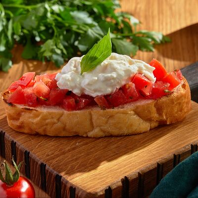 Брускетта с томатами и страчателлой в Liman по цене 385 ₽