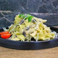 Феттуччине с курицей и грибами в KINZA