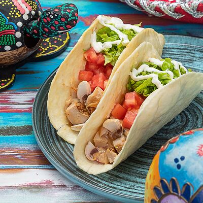Тако с курицей и грибами в Burritos по цене 550 ₽