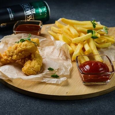 Стрипсы из цыпленка и картофель фрив Park cafe по цене 350 ₽