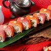 Ролл Радуга с тунцом, лососем и тигровой креветкой в ROLLS KING SUSHI KINGDOM по цене 1323