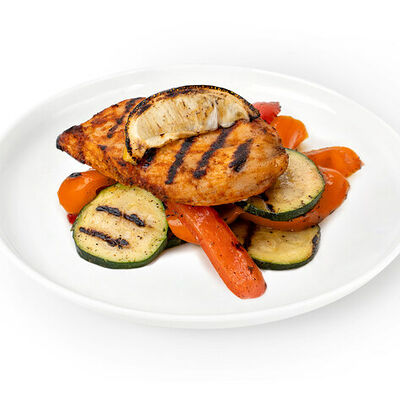 Куриные грудки с овощами в Кулинария Патрик & Мари по цене 468 ₽