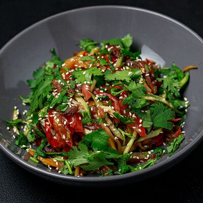 Салат с нежной говядиной в Хачучачу по цене 825 ₽