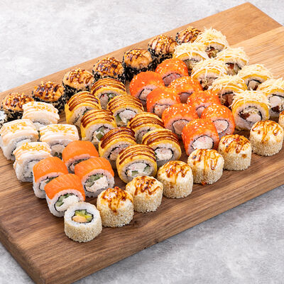 Набор Новогодний микс в СушиGood по цене 1999 ₽