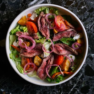 С ростбифом, тунцовым соусом и печеным картофелем в Nuahule по цене 30 р.