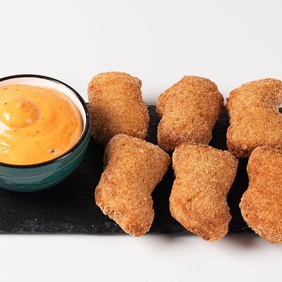 Куриные наггетсы с соусом 6 шт в Hungry Wolf Bar по цене 450 ₽