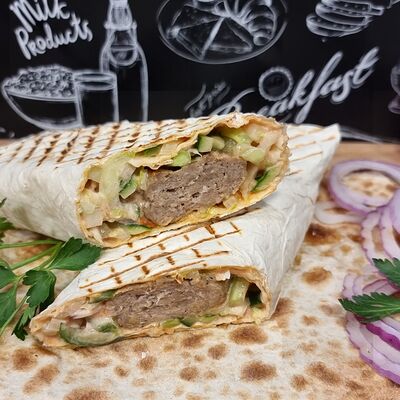 Шаурма с люля из говядины в Вкусно вкусно по цене 599 ₽