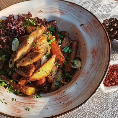 Жареный картофель с белыми грибами в Аустерия по цене 250 ₽