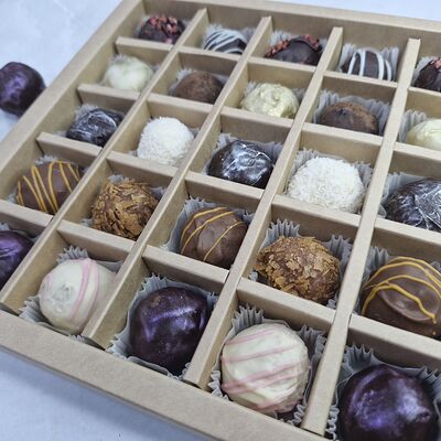 Большой подарочный набор 25 сырных конфет ручной работы ассорти в Choco.cake.hand по цене 2600 ₽