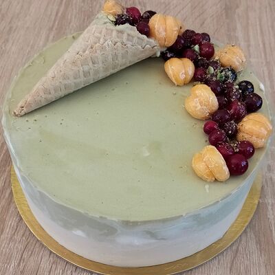Торт-мороженое Соленая карамель Фисташка в GelaTiAmo по цене 3000 ₽