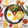 Яичница с золотистым беконом и свежей булочкой с зелёным маслом в Мит Стар на Боткинской по цене 490
