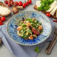 Салат с креветками, шпинатом и грейпфрутом в Delmario
